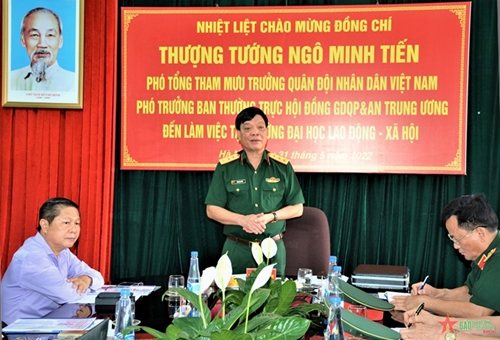 Thượng tướng Ngô Minh Tiến làm việc tại Trường Đại học Lao động - Xã hội về công tác giáo dục quốc phòng và an ninh